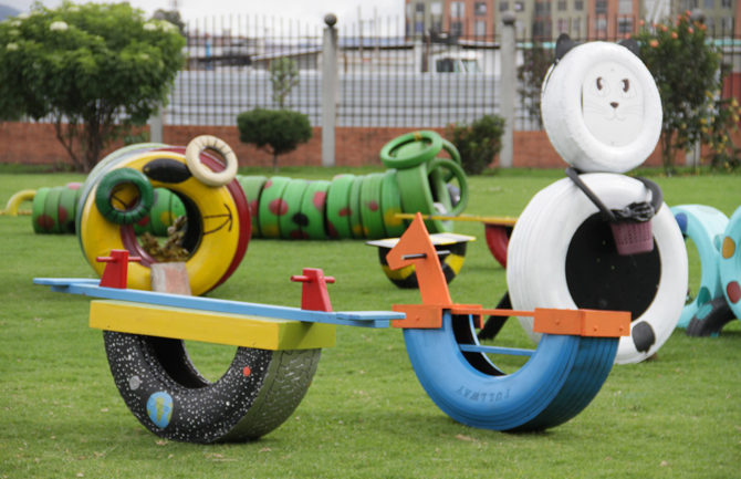 Parques infantiles  únicamente con productos reciclados