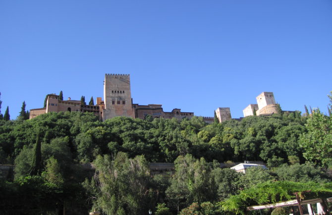Itinerarios histórico artísticos por Granada para españoles y rusos