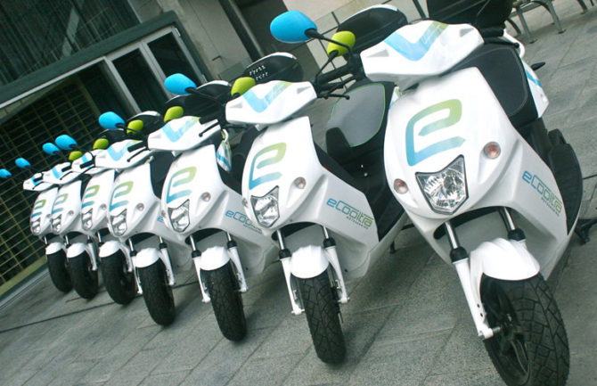Servicio de motos eléctricas por minutos en Granada