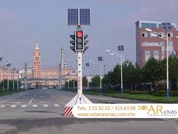 Semáforos con placas solares