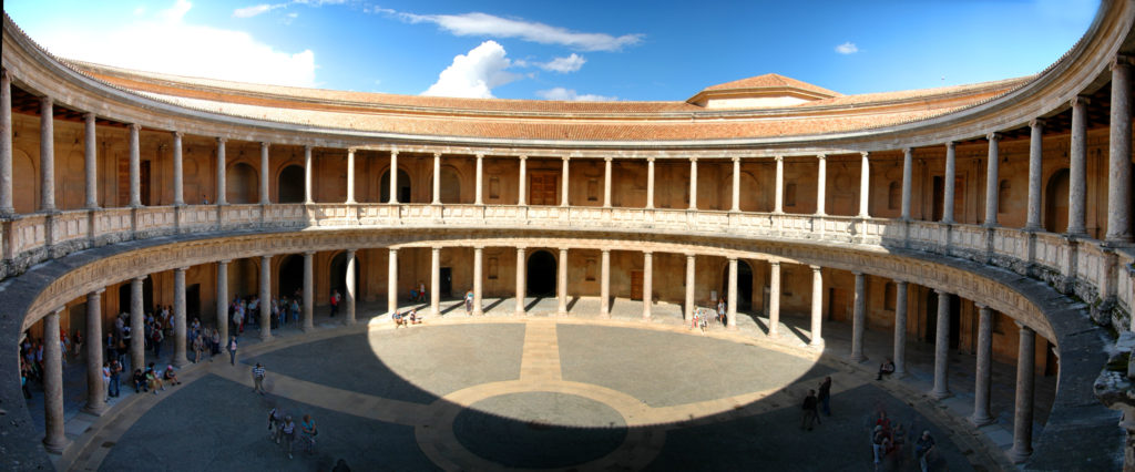 Palacio Carlos V (patio, galerías cubiertas inferior y superior)