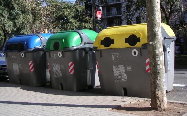 Más contenedores de reciclaje