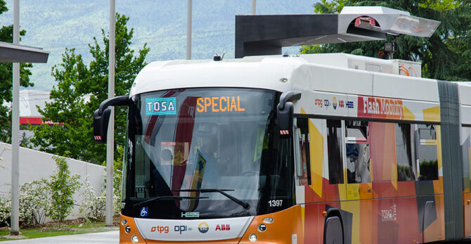 Electrificar la flota de autobuses urbanos para reducir la contaminación en Granada