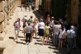 Aplicación para la reducción del aforo y la masificación de los turistas para las visitas de monumentos en Granada