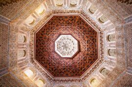 Mejorar la visita a La Madraza de Granada.